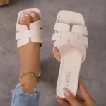 Ladies' fashionable casual flat sandals, versatile outdoor wear, flat slippers for wearing outside